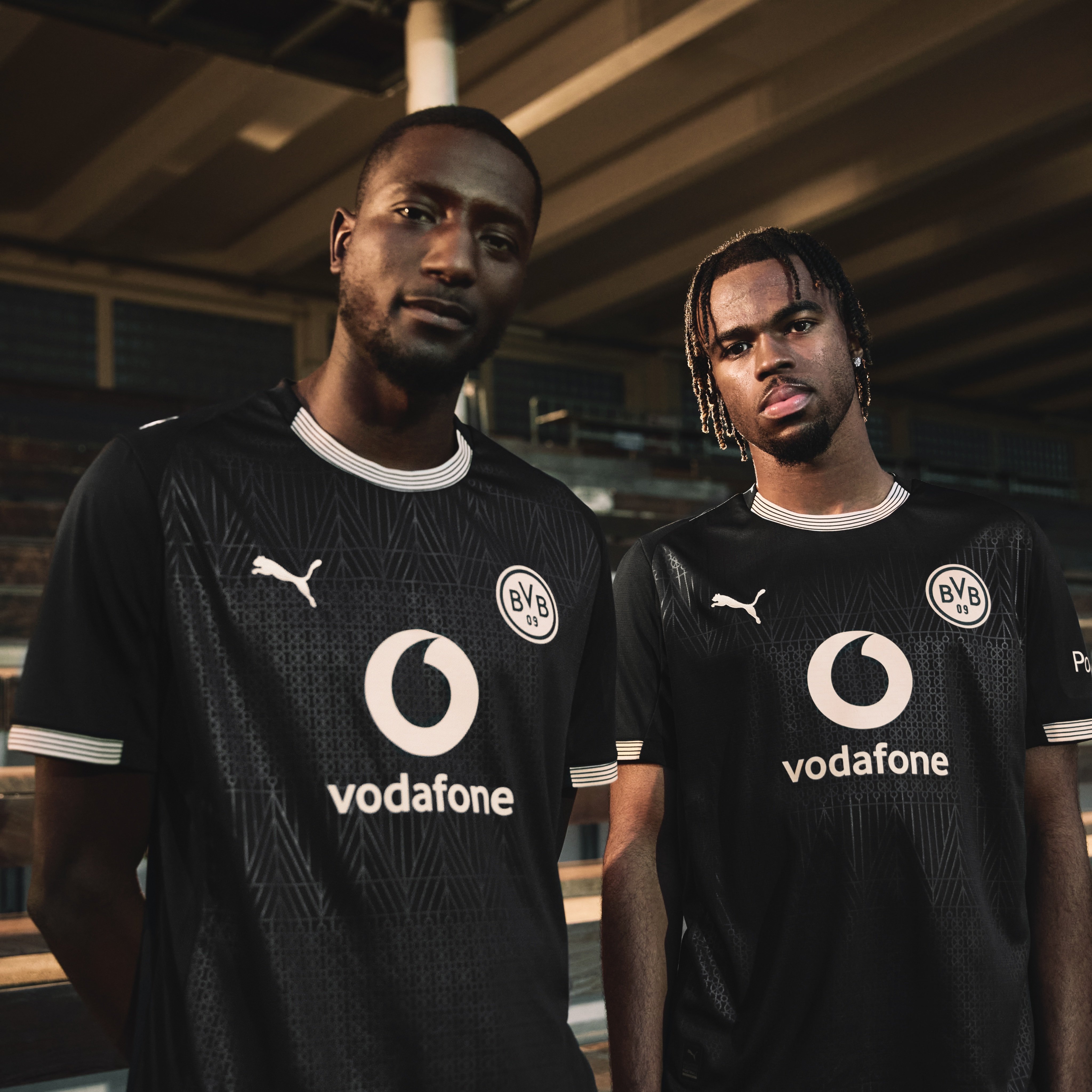 多特蒙德发布西格纳伊杜纳公园球场100周年特别版球衣。贤聊球衣球衣资讯彪马多特蒙