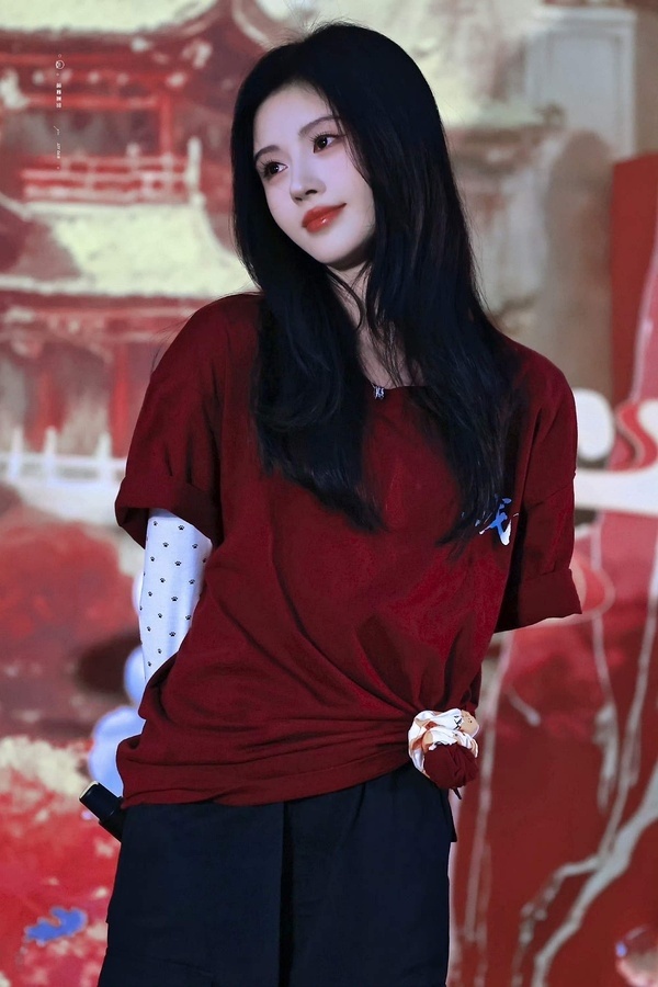鞠婧祎这个脸确实牛逼…… ​​​
