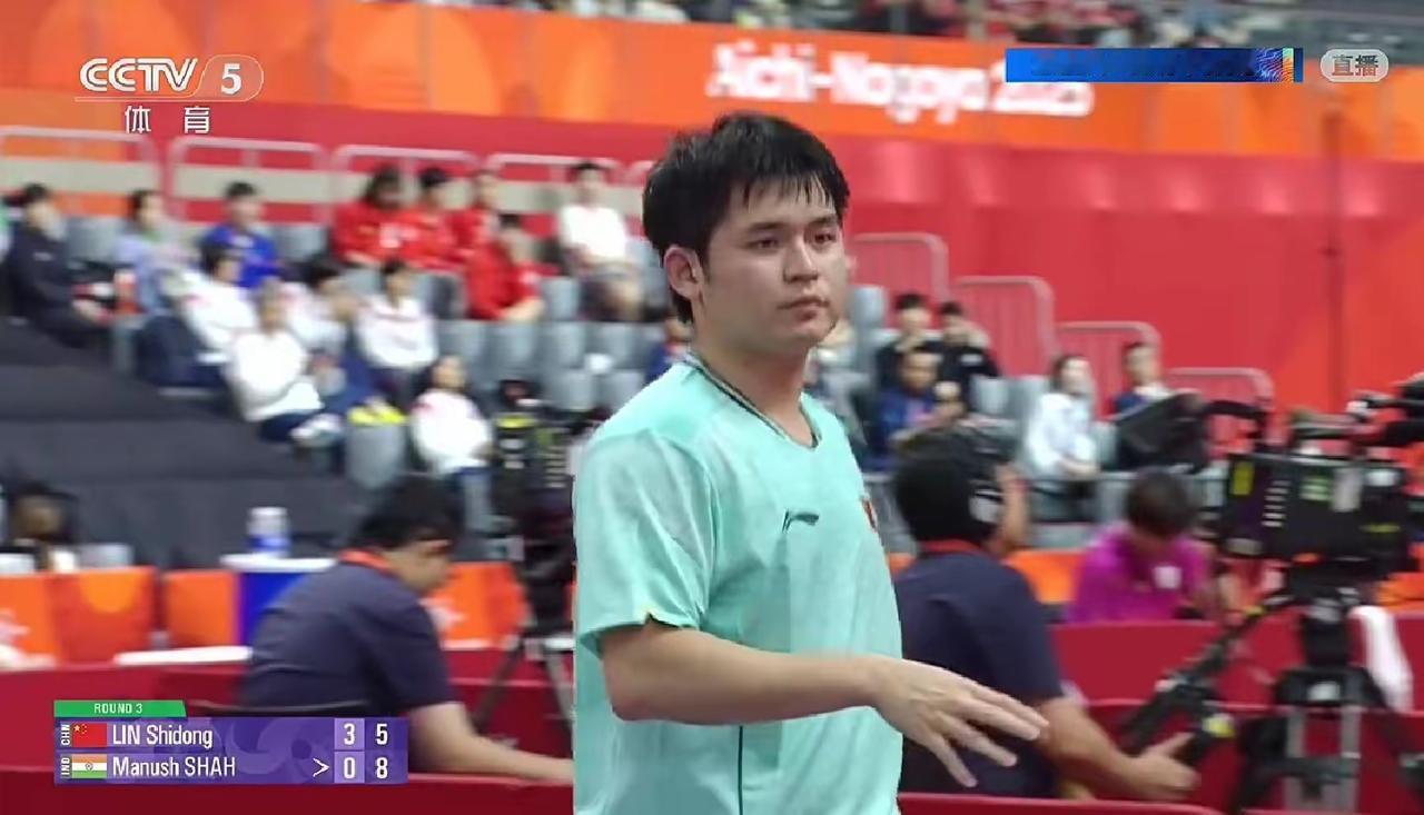 小石头：划手指，这是什么操作啊？
张本：学东哥呗。
小石头：怎么就输给阿拉米扬了
