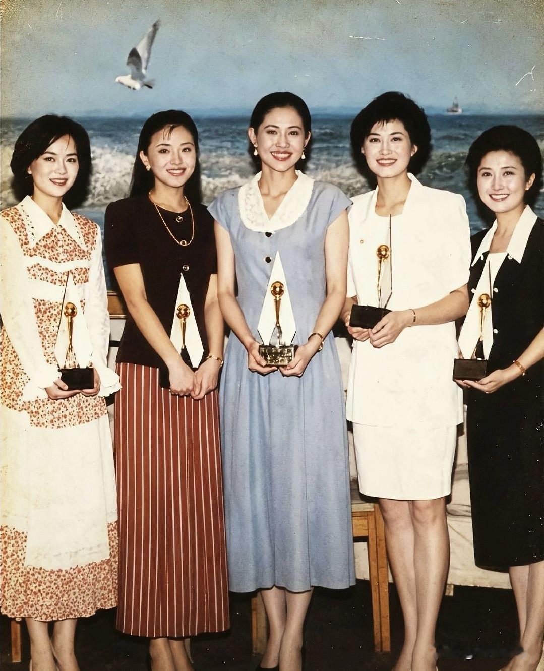 1994首届金话筒五朵金花，果然优秀的都上交总台了👍。
没有美颜滤镜的年代，这