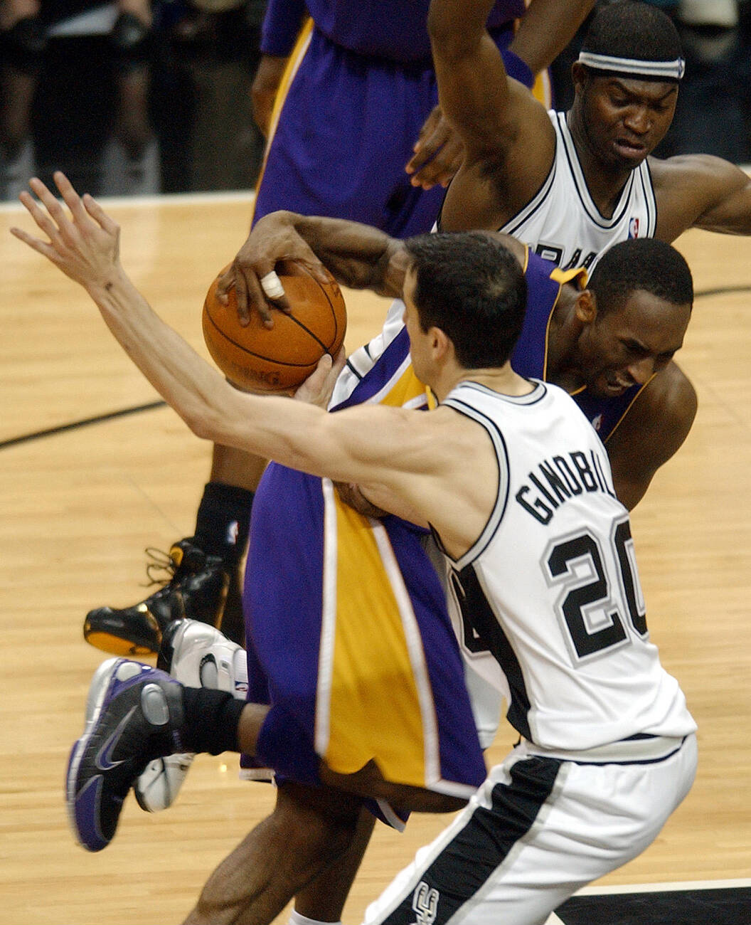 Kobe Bryant 两个配色的2k4 同步了科比  鞋控的日常