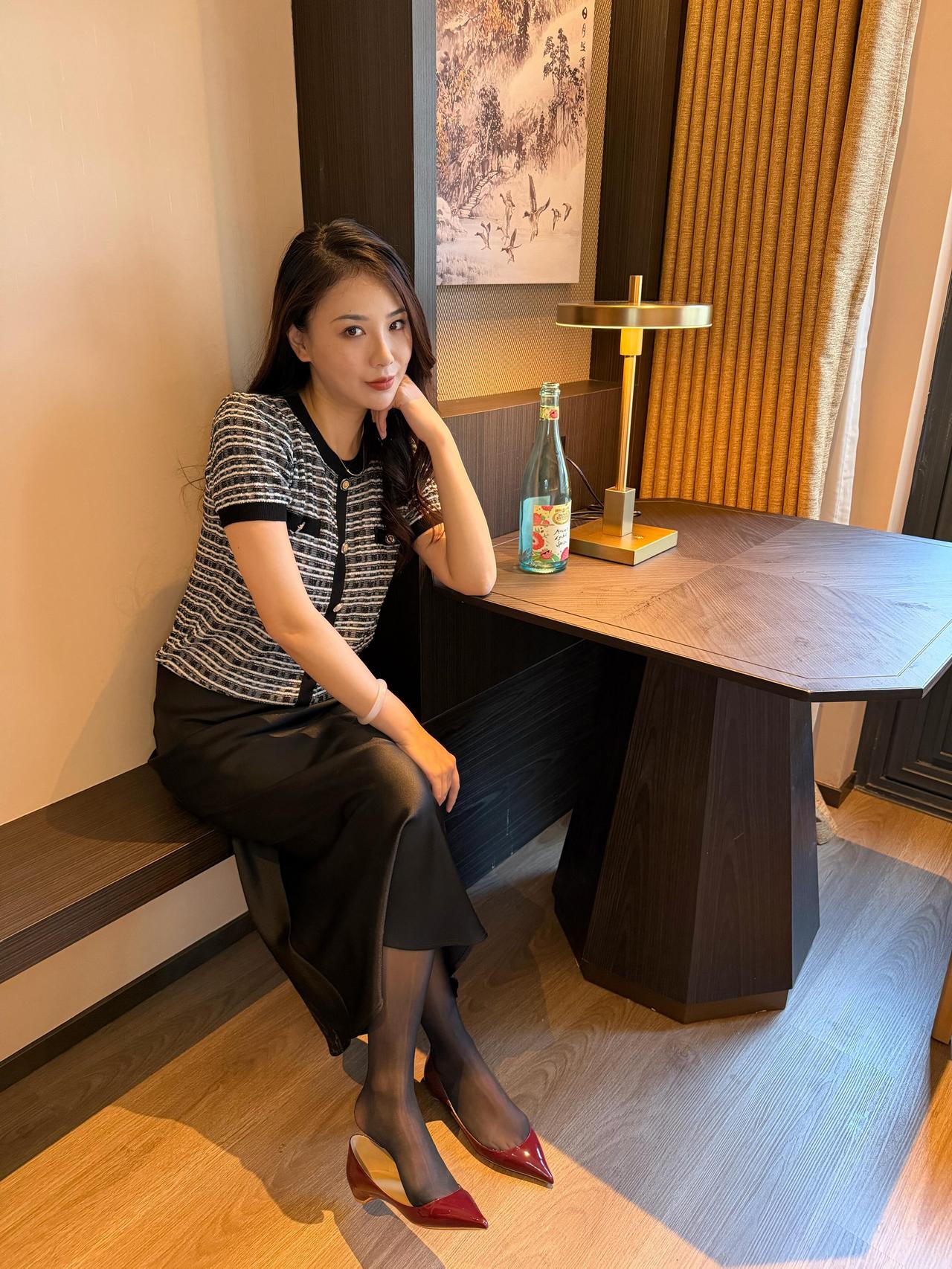 有气质的女人给人什么感觉简约小香风，兼顾得体与优雅，从容自在，是偏爱已久的轻熟格