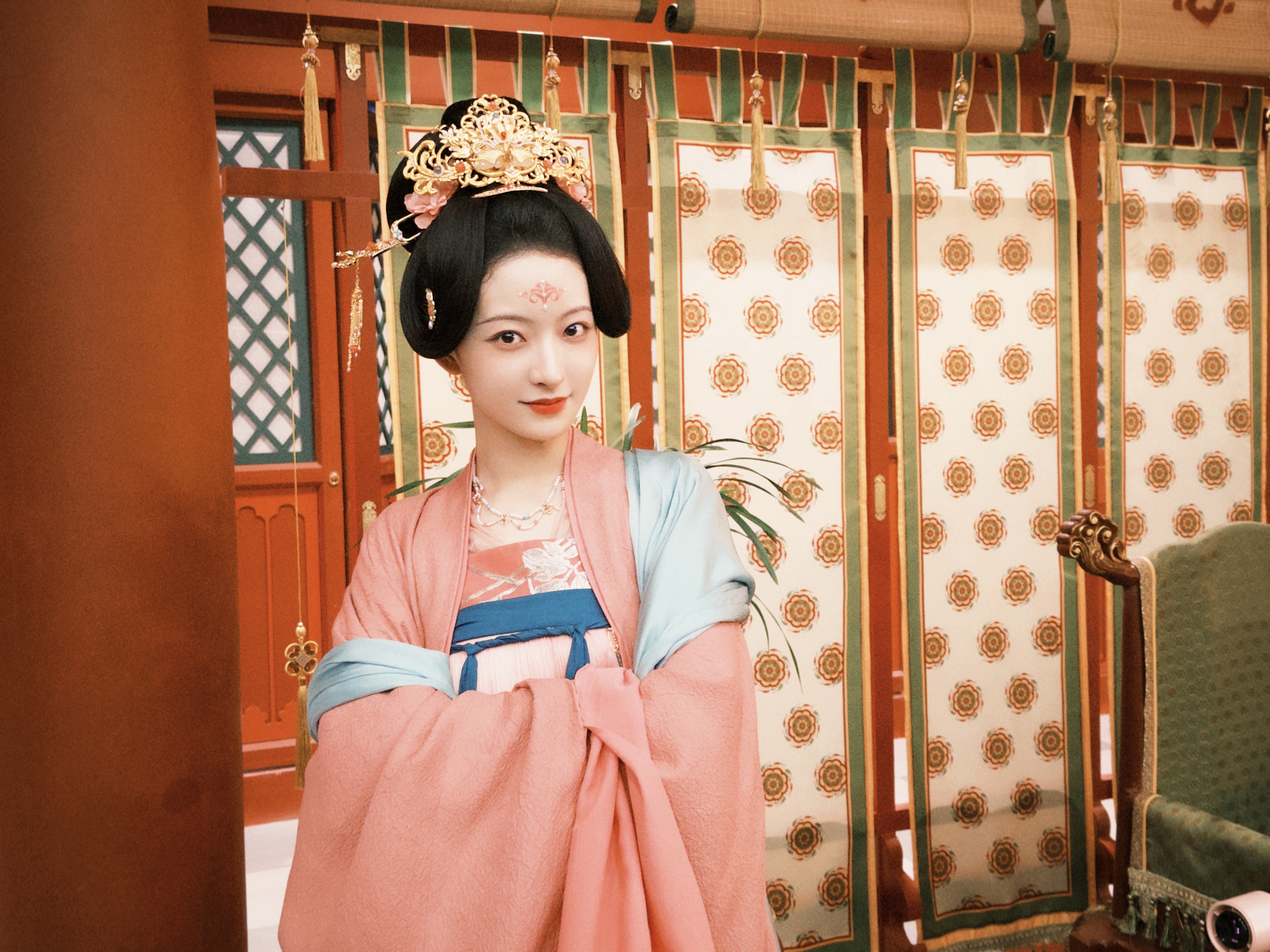 杨舒伊 《莫离》叶莹▷剧照（工作室）-小合集-1️⃣粉衣2️⃣紫衣3️⃣黄衣4️