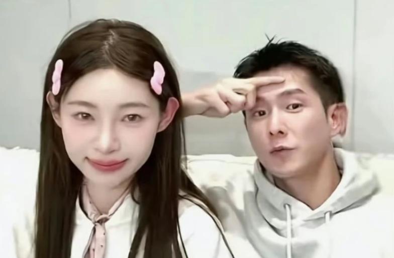 他追了痞幼这么久，原来连对方一句“普通朋友”都没听进去。
阿景在直播里说得掏心掏