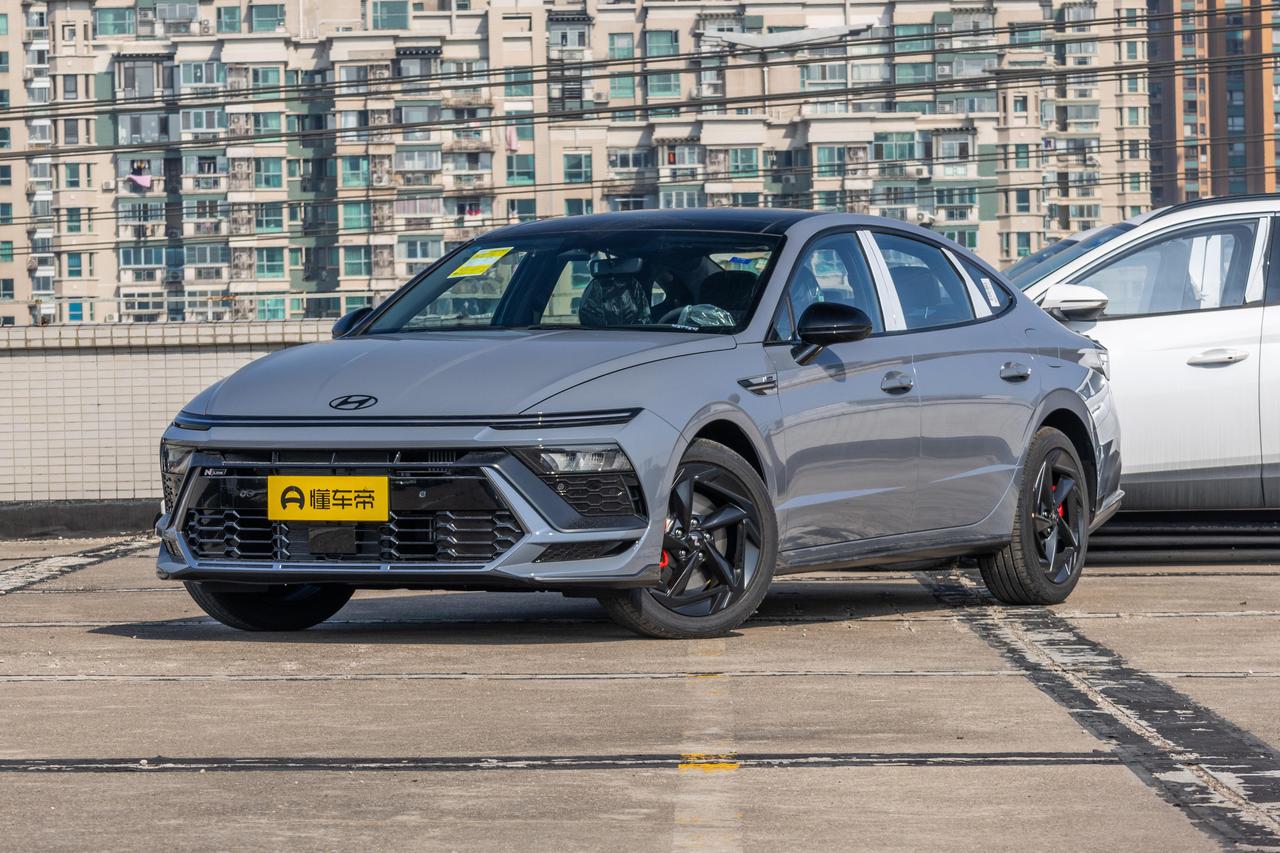 曾被年轻人追捧的索纳塔，如今跌至10万起，依然无人问津
说起现代索纳塔，估计不少