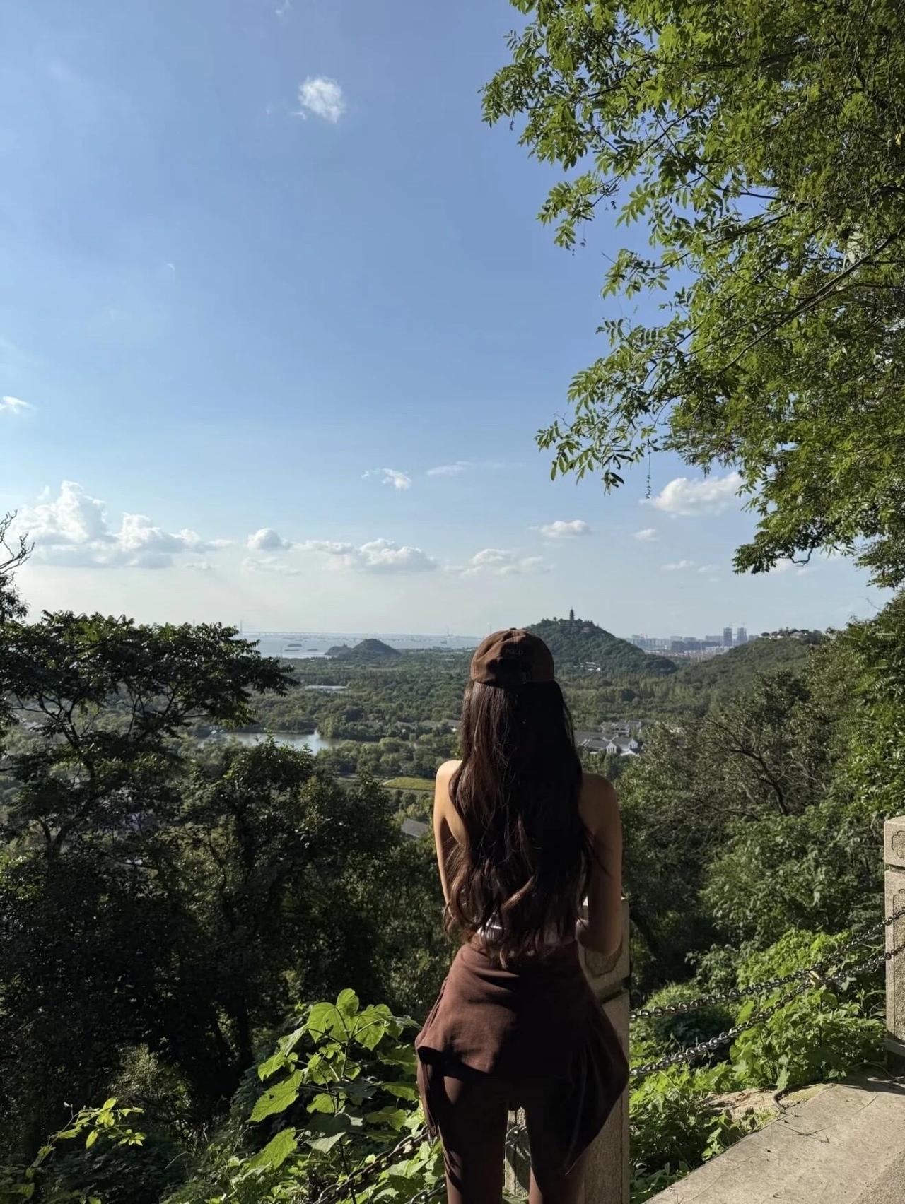 嘴贱之人，
命里无福，
强势之人，

多灾多难。
不是咒谁，
是规律。

嘴贱的