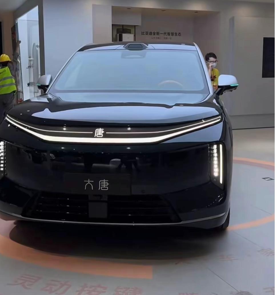 看大唐EV，我最看重这几点：
一是续航。950公里版本，跑长途不用老想着找充电桩