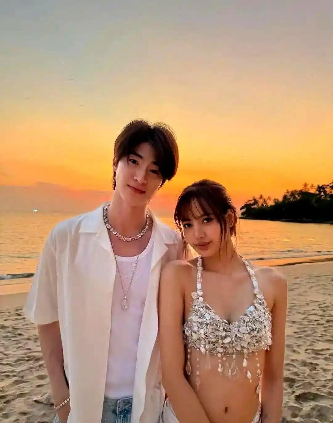 Lisa新男友海边合照刷屏，对比LV三公子旧照，形象定位彻底颠覆Lisa从豪门绯