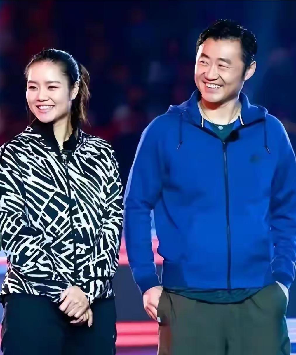 李娜说，我和姜山2006年领的证，花了九块钱，没婚礼没仪式，就俩年轻人互相认定了