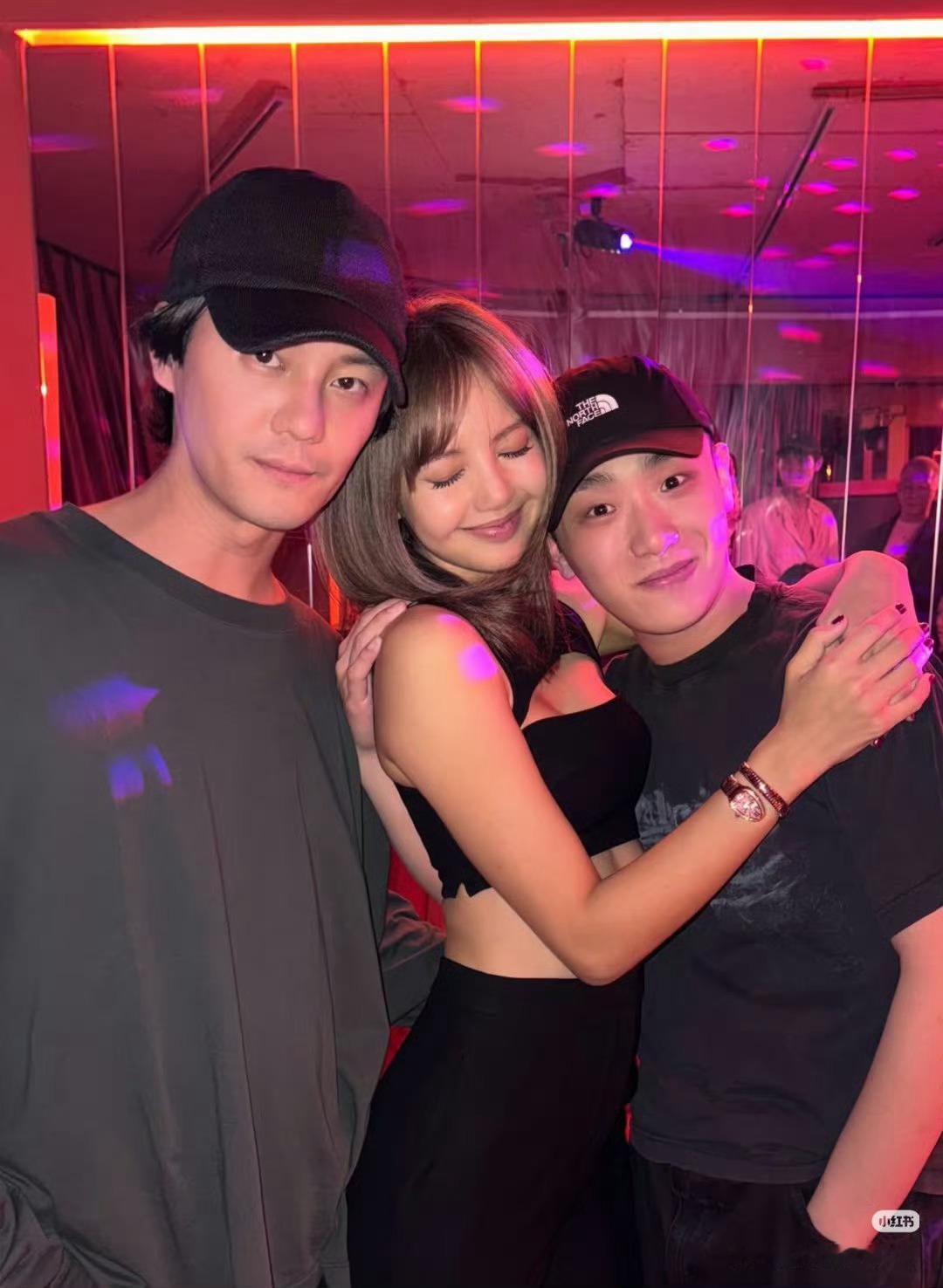 如何评价粉丝说Lisa“单打独斗” ​​​