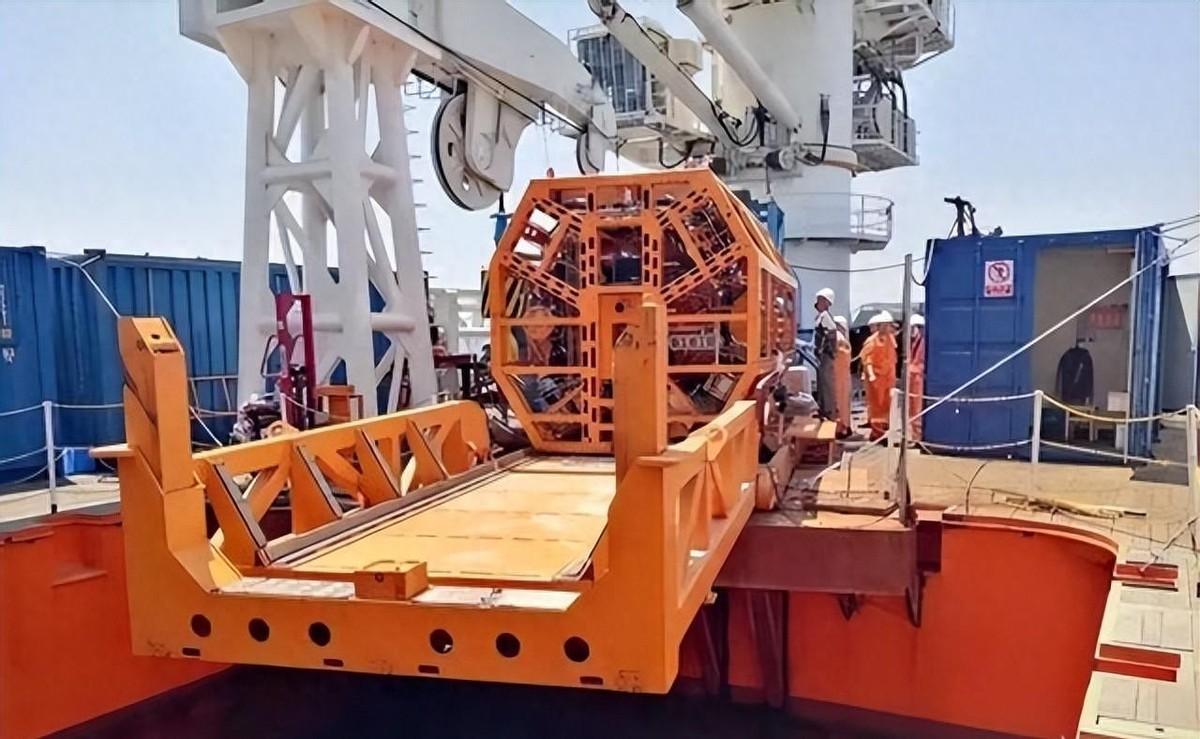 谁能想到，手里握着足以改写全球科技版图的“王牌”，却只能眼睁睁看着它烂在深海里？