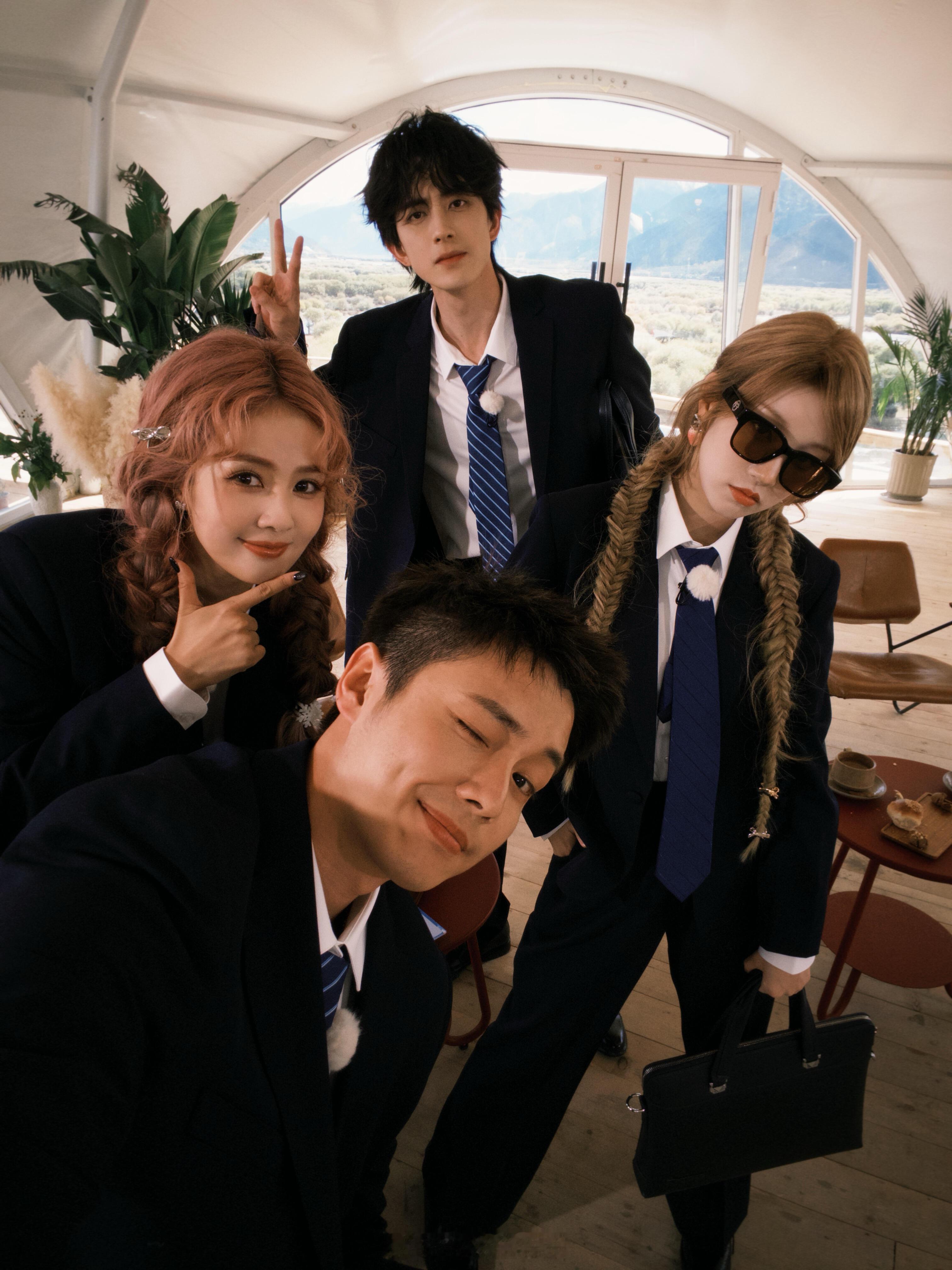 跑男家族西藏合照白鹿敖瑞鹏宋雨琦翟子路合照 合作一部剧来看看实力 ​​​