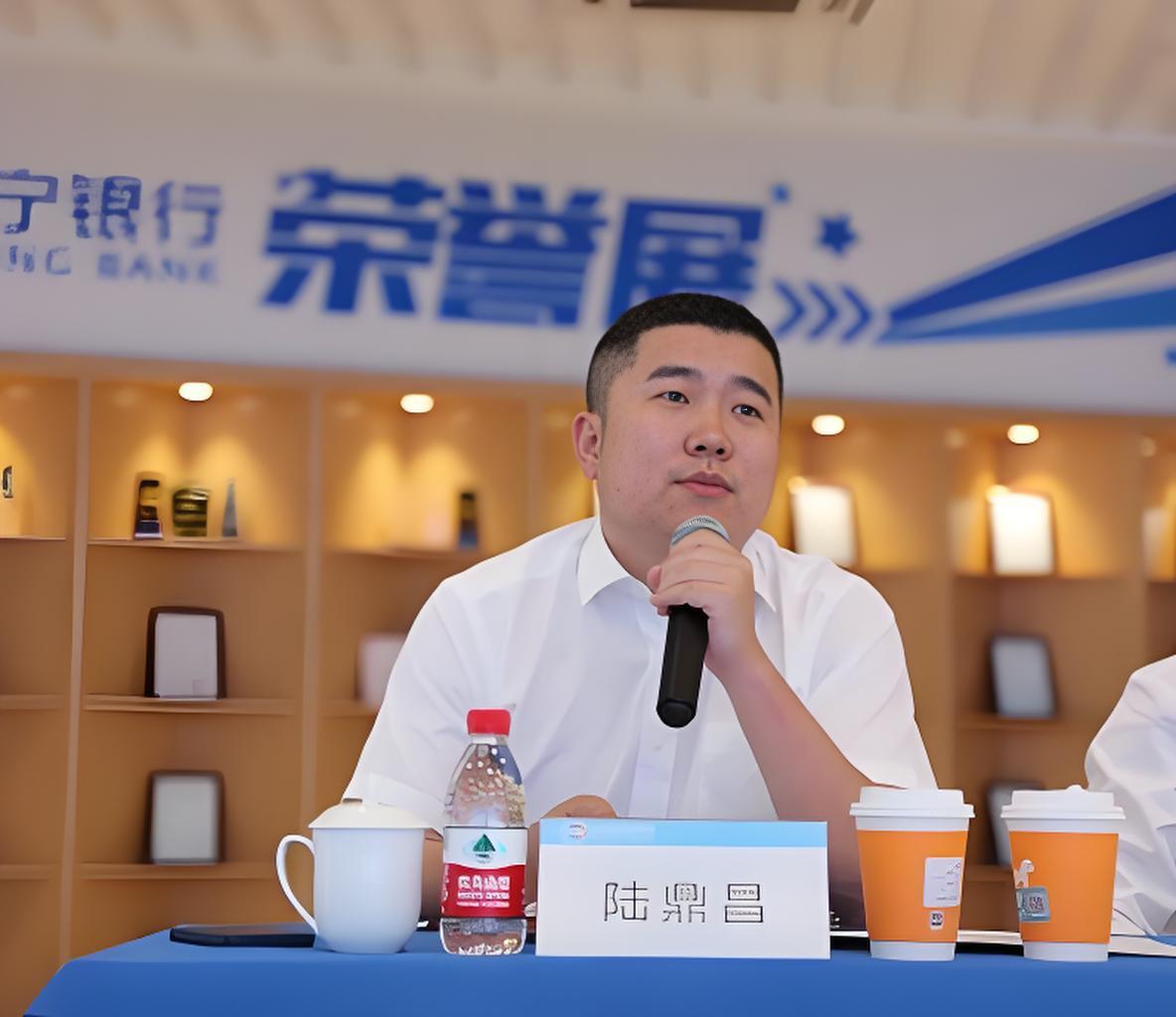 39岁执掌上市银行！最年轻行长上任，金融圈炸了
 
11月13日，常熟银行的一纸