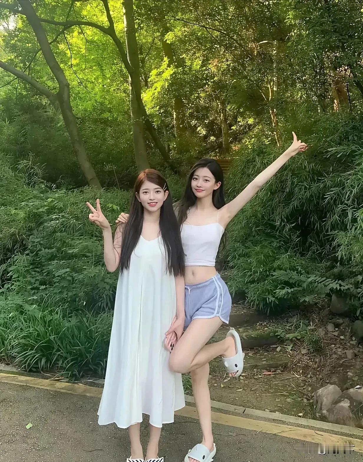 选一个做女朋友，左还是右？