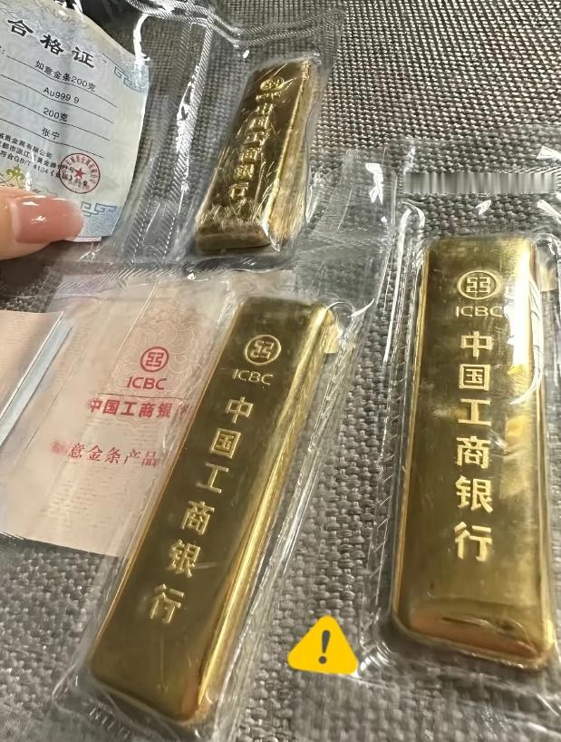 8月16日，金价走势再度震荡。此前金价冲高至962元附近，随后出现回落。近期金价