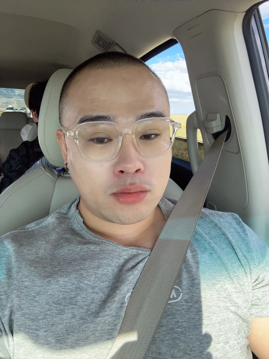 突然想起自己到现在还没有谈过恋爱哈哈哈