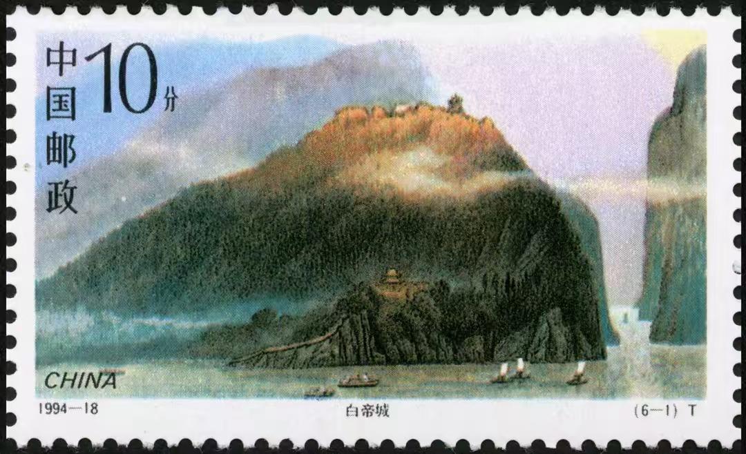#秋日生活打卡# 
长江三峡，壮丽的画卷，浩淼的江水，挺拔的山峦，让人倾心钟情。