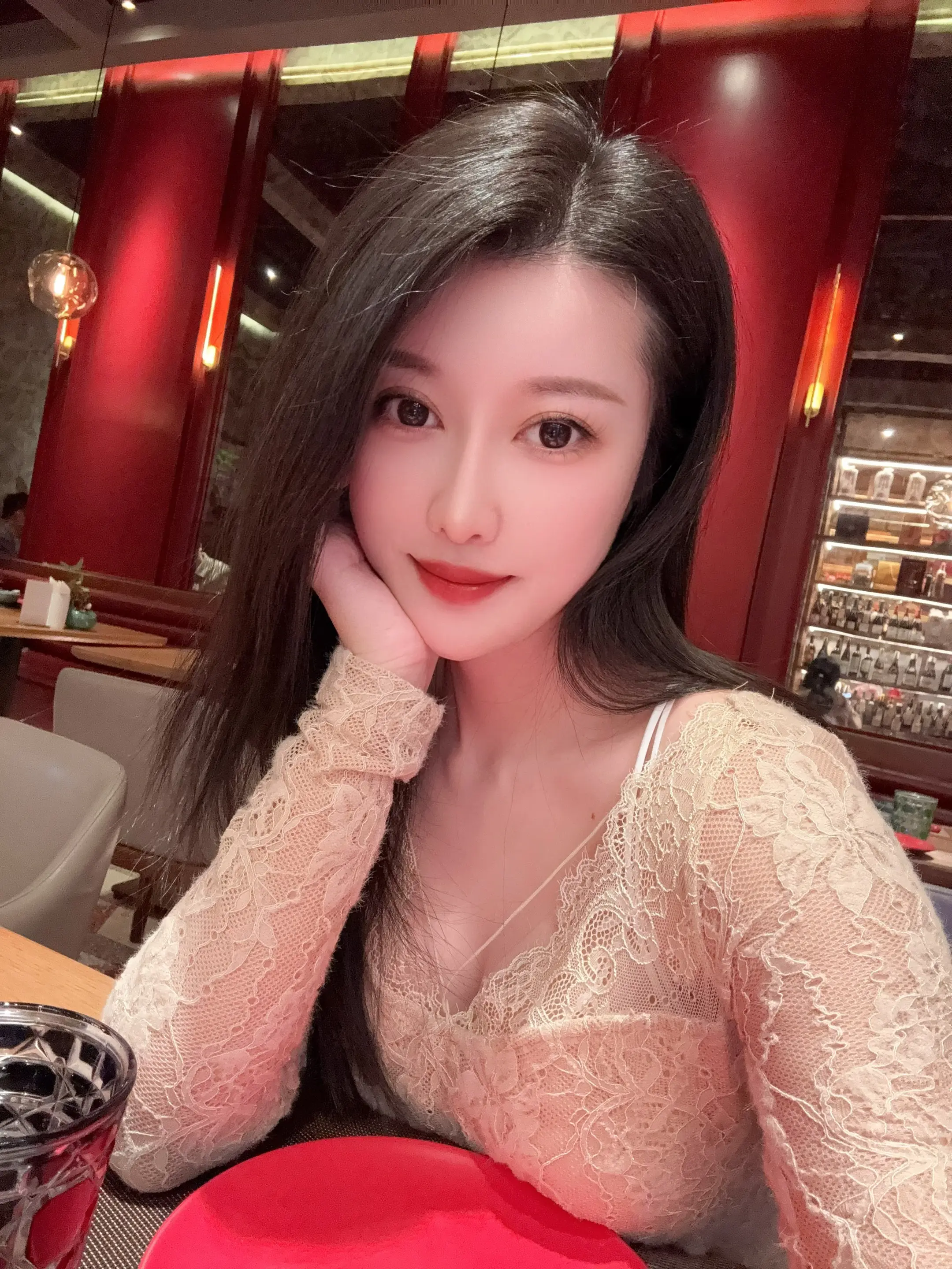 男人发达了，知道找漂亮的。那你这么漂亮，你咋不知道找个发达的呢？你个猪...