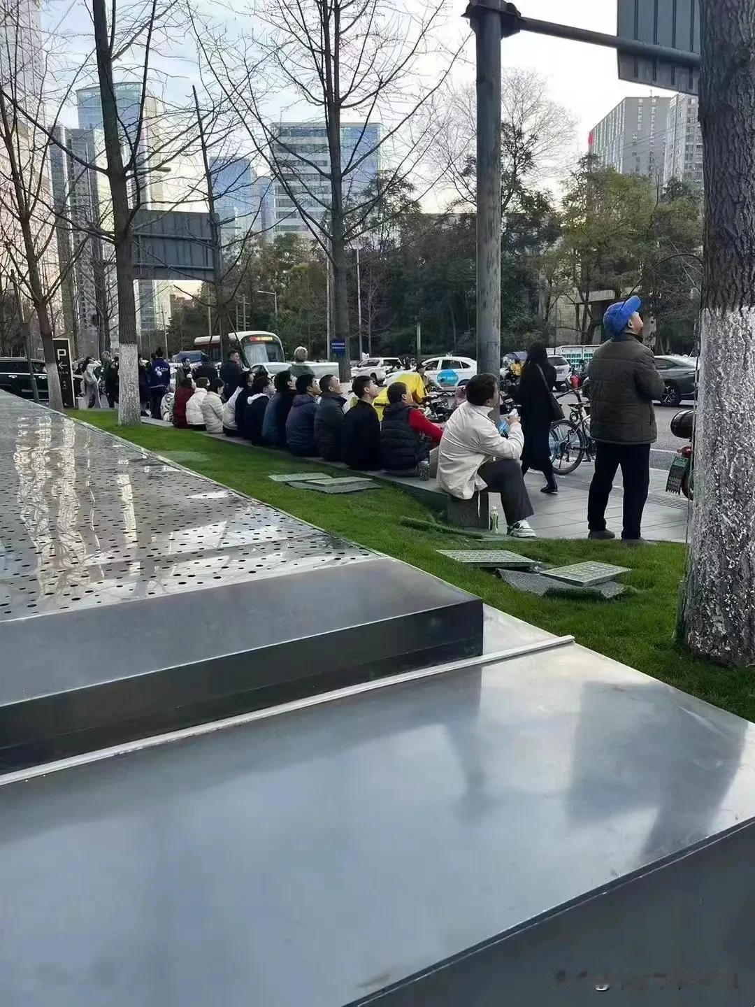 “二月二，龙抬头……”，今日成都高新区天府二街某酒店发生了一起因网络交友纠纷引发