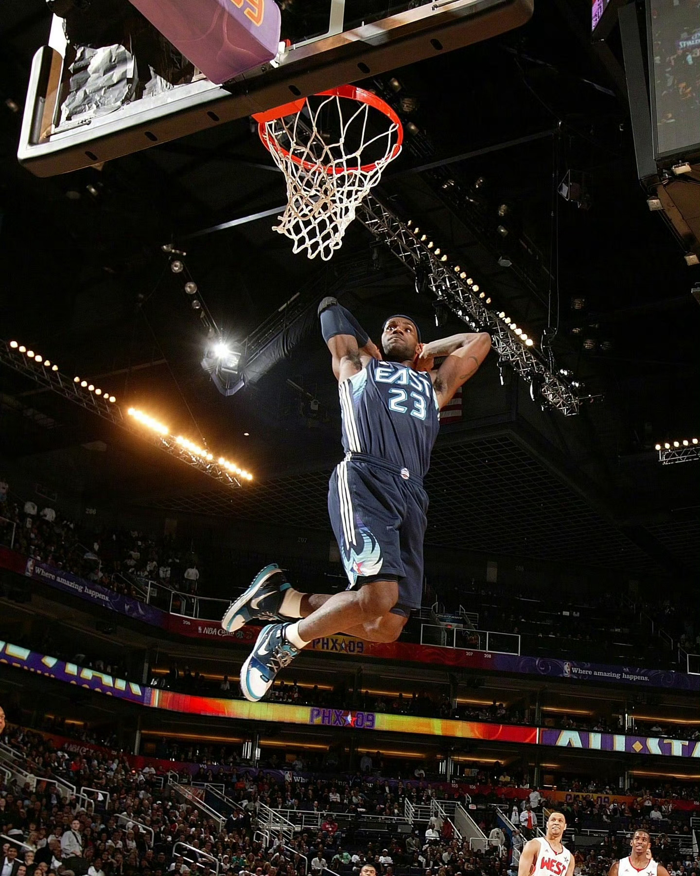 骑士詹姆斯新赛季篮不住nba 还记得这是哪一年的全明星吗？ 