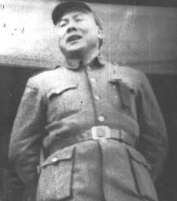 1951年，一位国军少将被判死刑，毛主席为何亲自下令释放并安排工作？
1935年