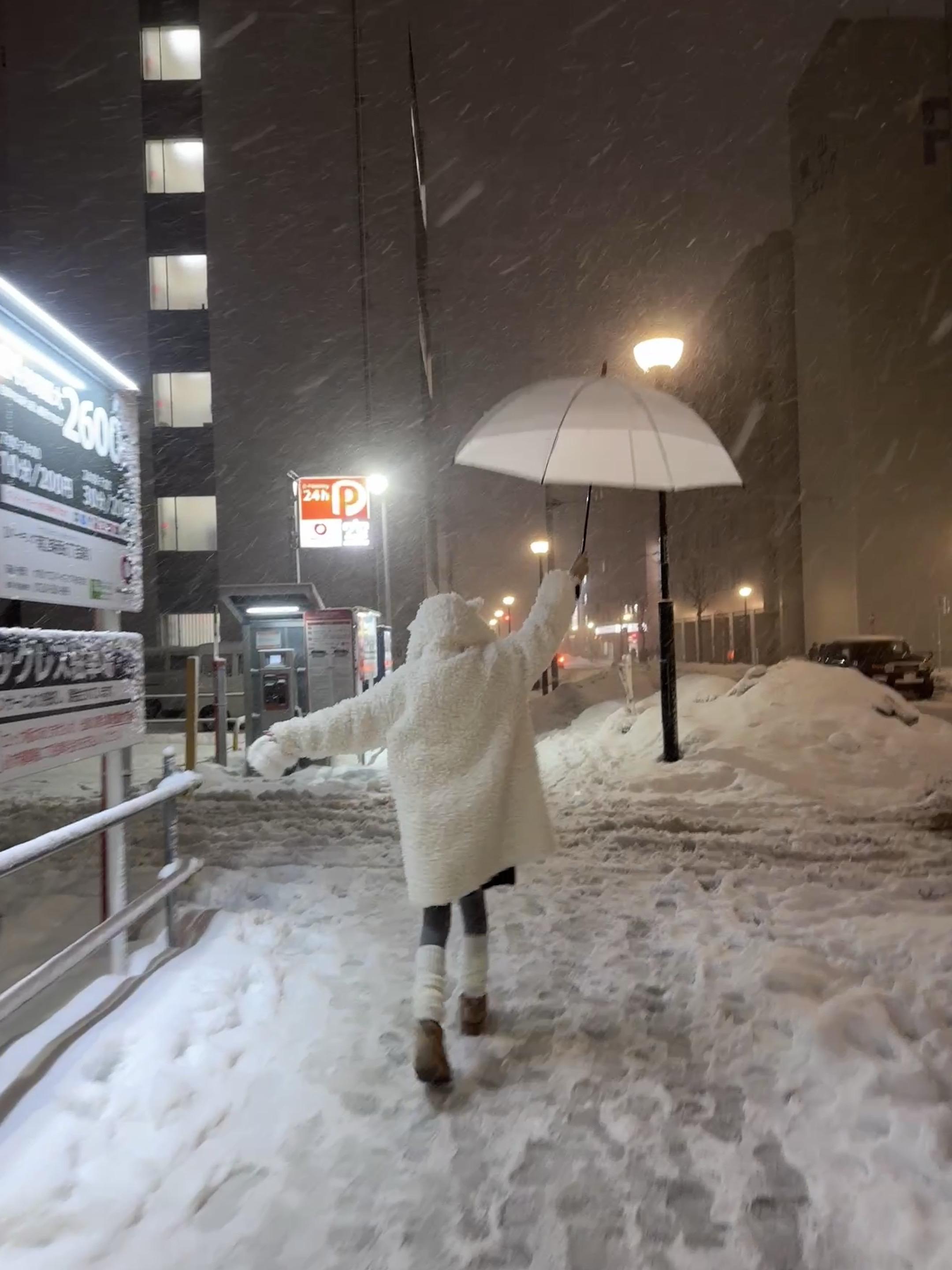 一些幸福瞬间～ 终于来北海道啦 期待了半年的旅行 第一天到札幌就碰到了...