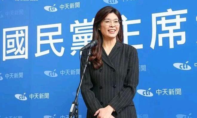 在此次国民党主席选举中，张亚中虽最终得票不高，但他在竞选过程中多次将矛头指向郑丽