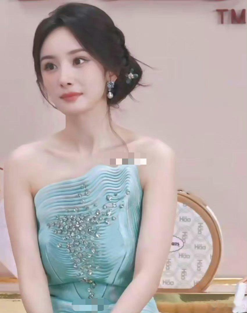 杨颖这造型我给满分嗷[awsl][awsl][awsl]直接回春了谁懂，少女感拉