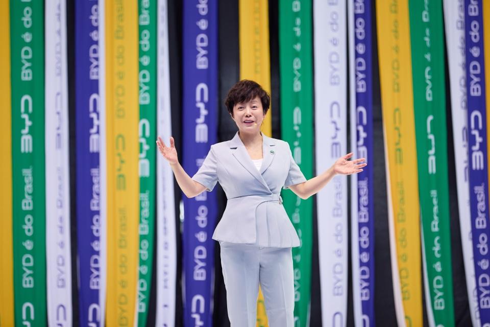 比亚迪巴西工厂首车在7月成功下线，这个巴西工厂总投资55亿雷亚尔，相当于71亿人