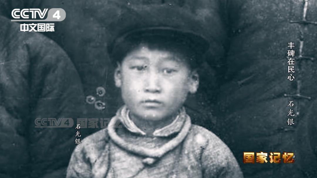 1984年，陕北汉子卖掉84只羊，承包3000亩荒沙，媳妇一把拽住他，跪在地上哭
