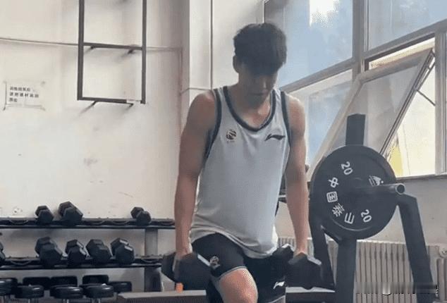 辽宁注册名单确定！9人稳进轮换，9人争3席！内线老化，其他均可(5)
距离新赛季