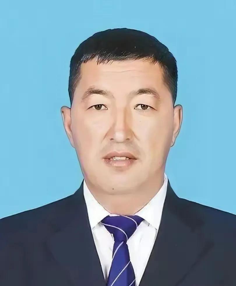 胡拥军，男，哈萨克族，1972年9月生，中国共产党党员，现任新疆生产建设兵团第十