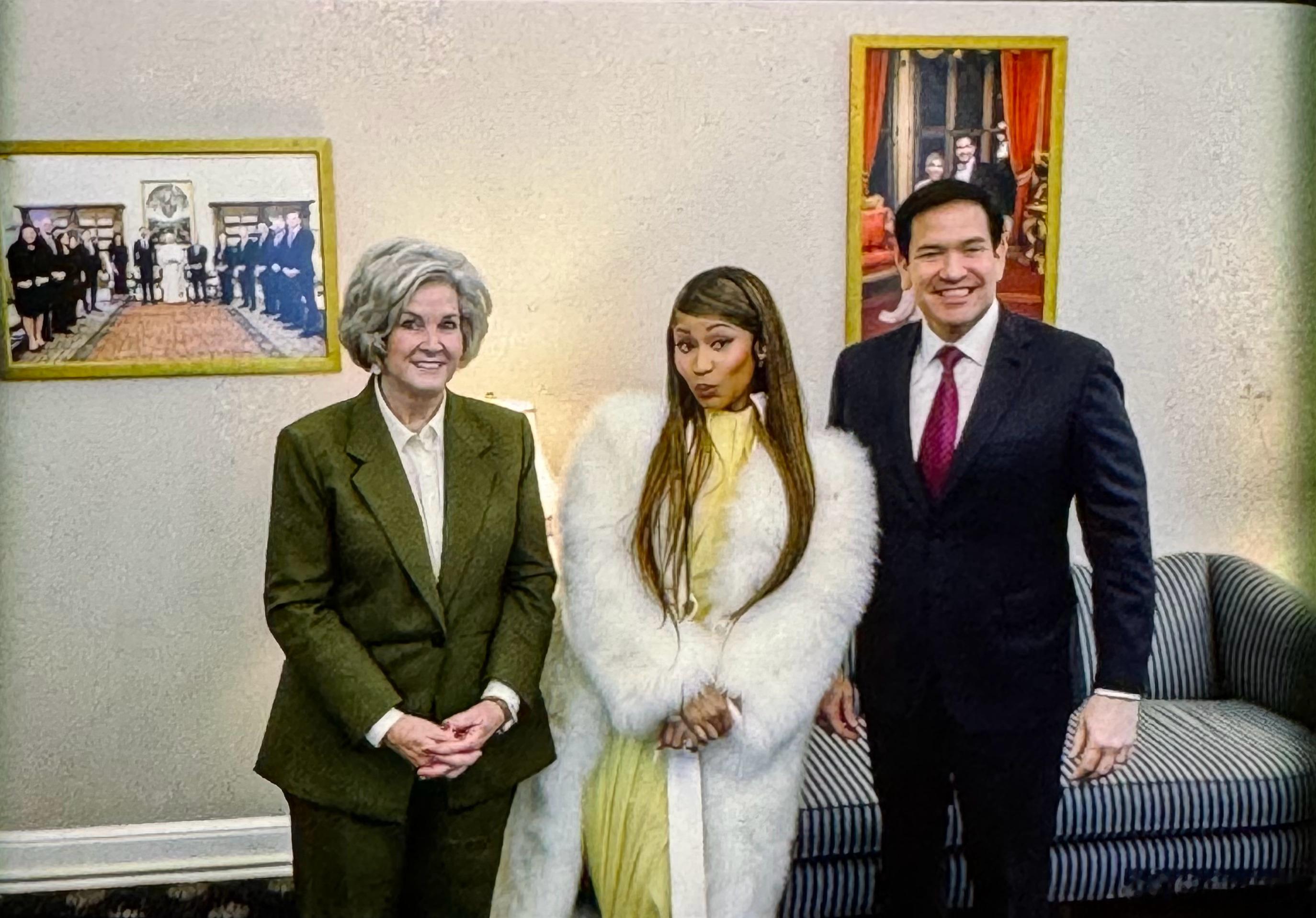 Nicki Minaj，美国国内常称“麻辣鸡”，美国顶流说唱歌手，此次主动发文为