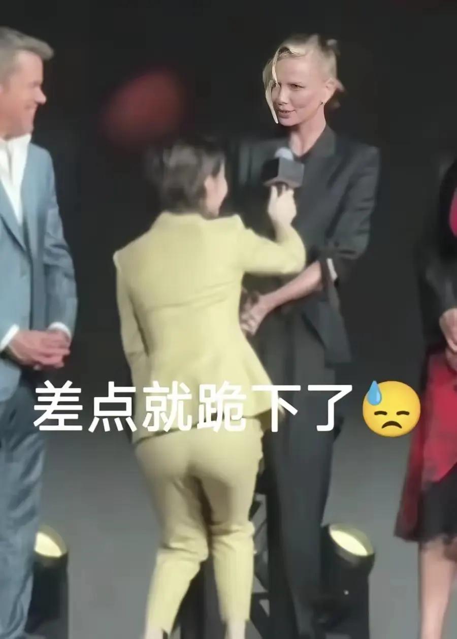 但凡是一个有骨气的中国人，看到这一幕能不来气？真想不明白，都什么年代了，为什么还