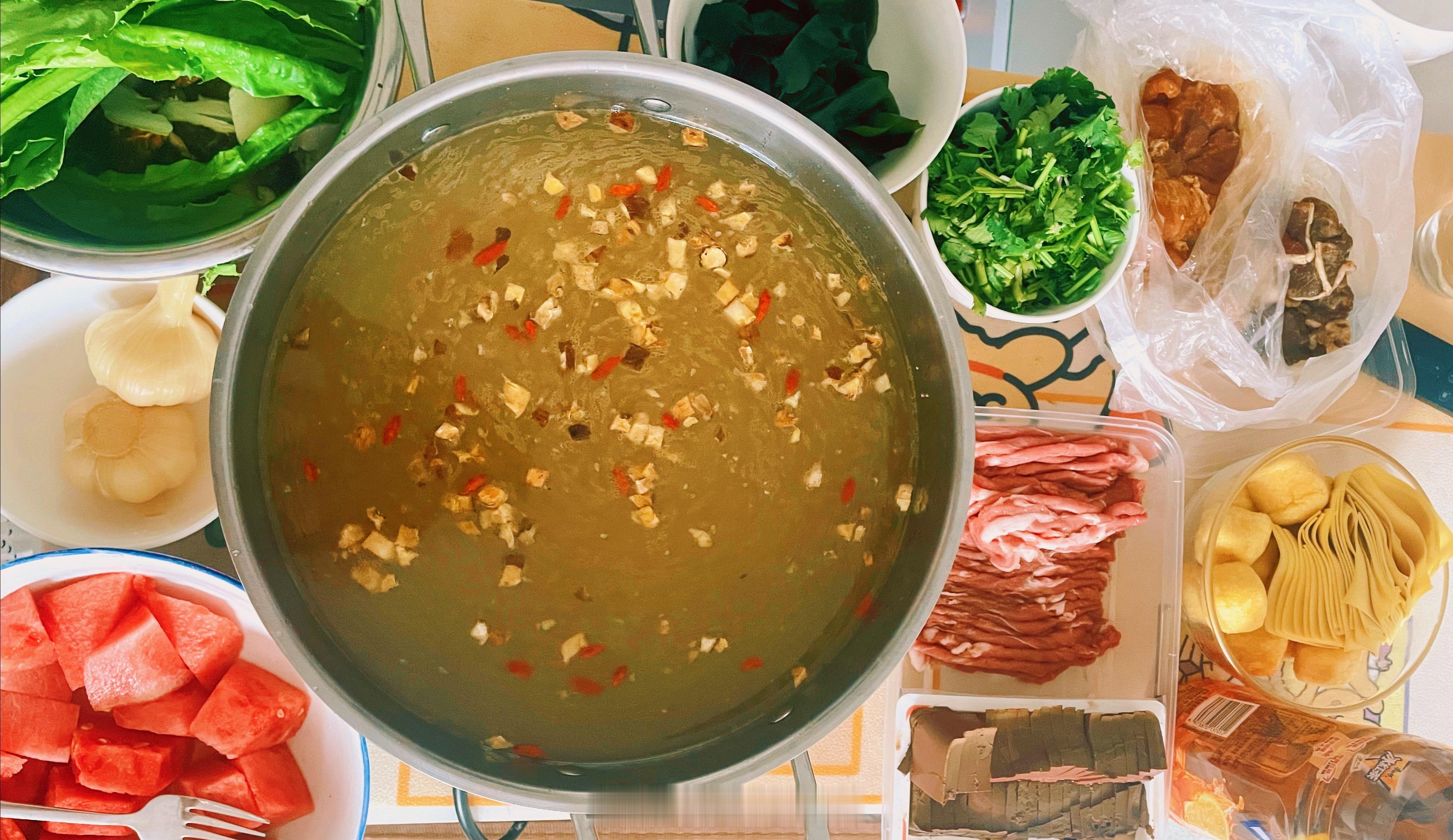 天冷？的时候就应该吃个火锅🍲这时候就觉得有老公的好都弄好了 我出张嘴就行了这么