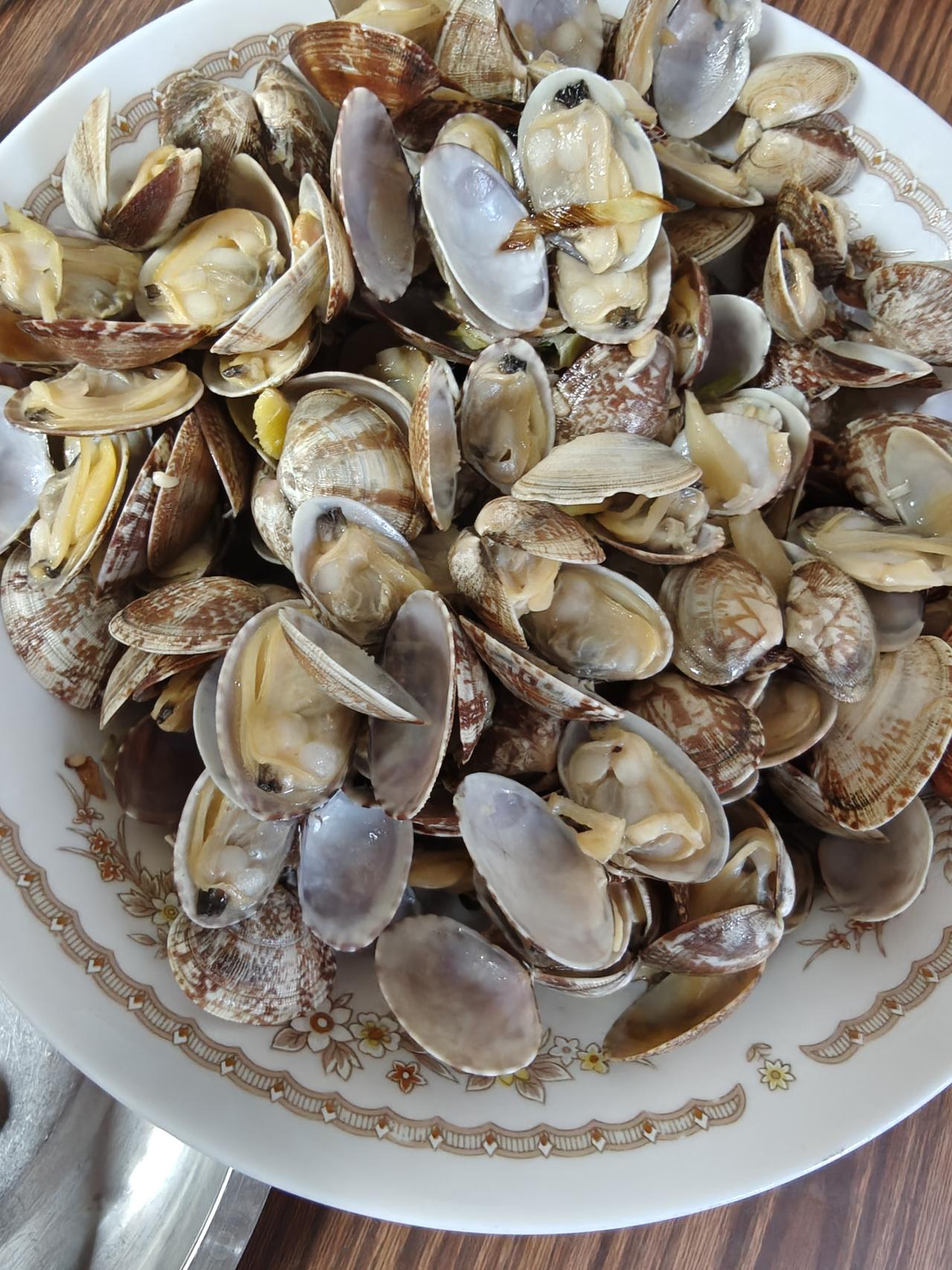 青岛的辣炒嘎啦，就是葱姜蒜辣椒，葱姜辣椒，葱蒜辣椒，姜蒜辣椒，想怎么放怎么放有什