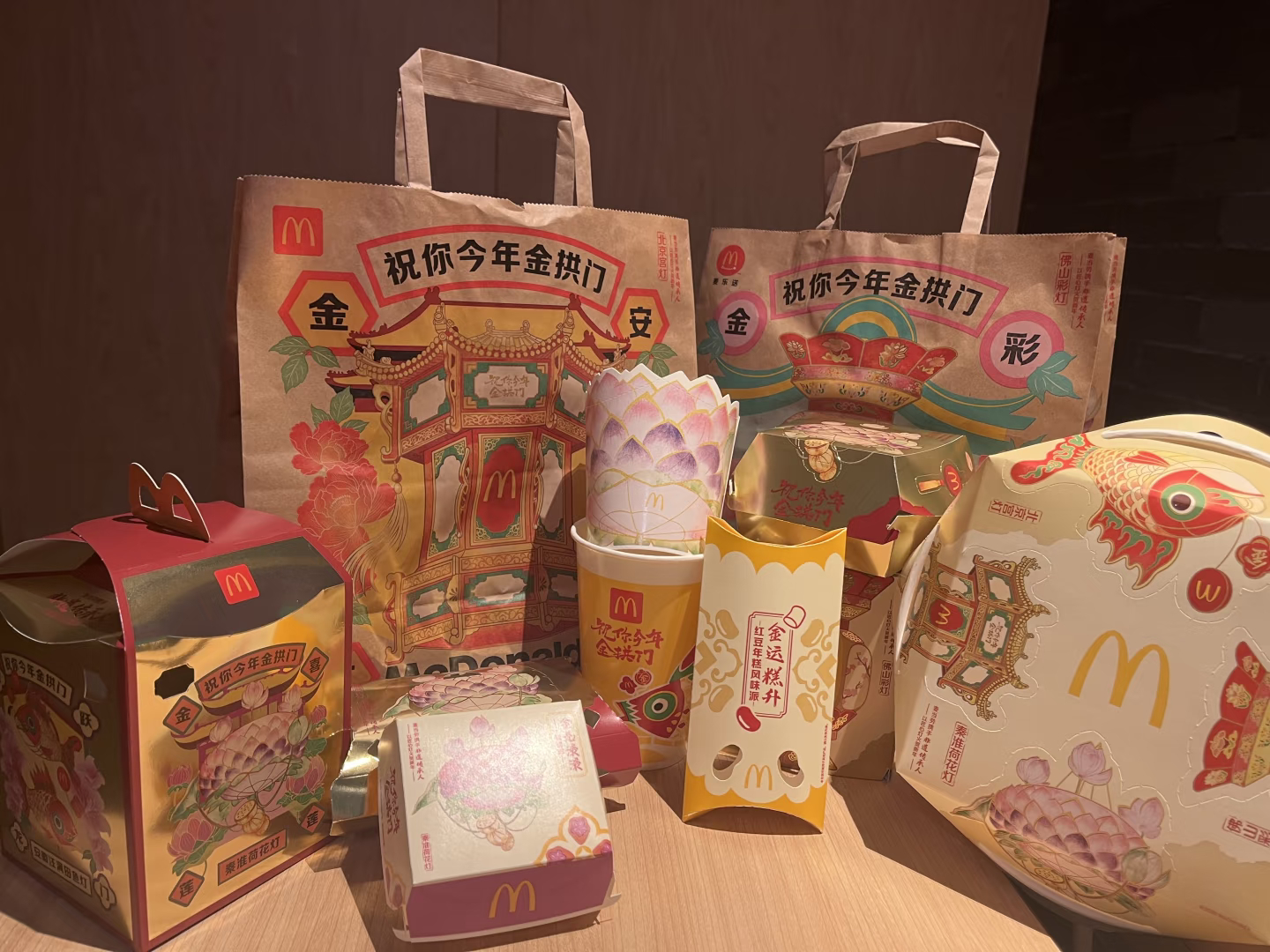 麦当劳新包装被吐槽诡异非遗花灯包装能看出来用了心的……很丑嘛，其实也没有很丑，只