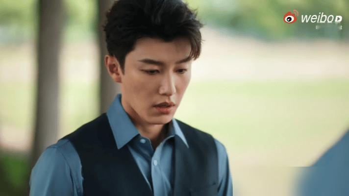 三分钟的戏硬是演出了“原地登基”的架势，代旭真的在给某些AI型演员上课。

电梯