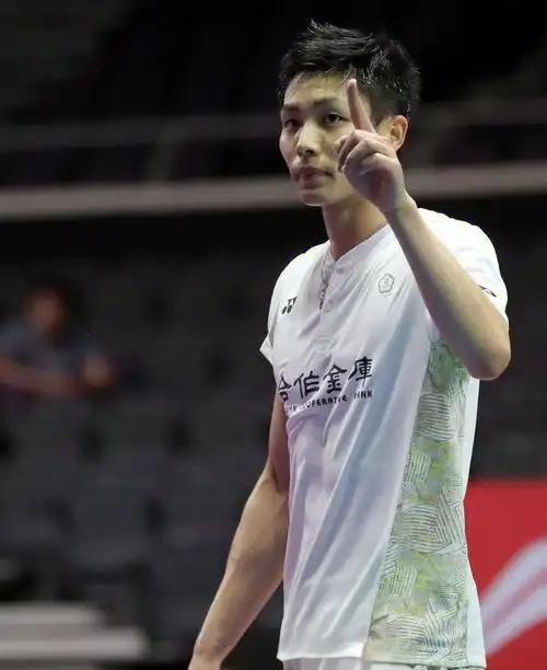 刚刚结束了一场汤姆斯杯C组小组赛第一场，男单世界排名第6的中国台北老将周天成，苦