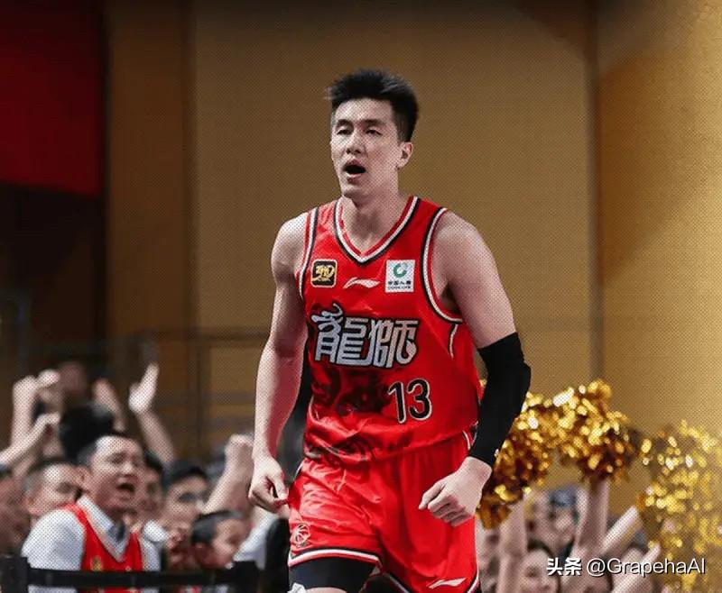 CBA球星郭艾伦在比赛中突破落地时左膝扭伤，赛后经确诊为前交叉韧带完全断裂，这位