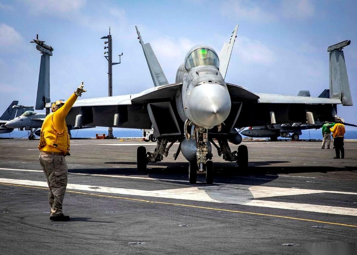 关于美伊局势的最新推演中，出现了一个最极端的剧本：美国可能连一艘航母都赔不起。