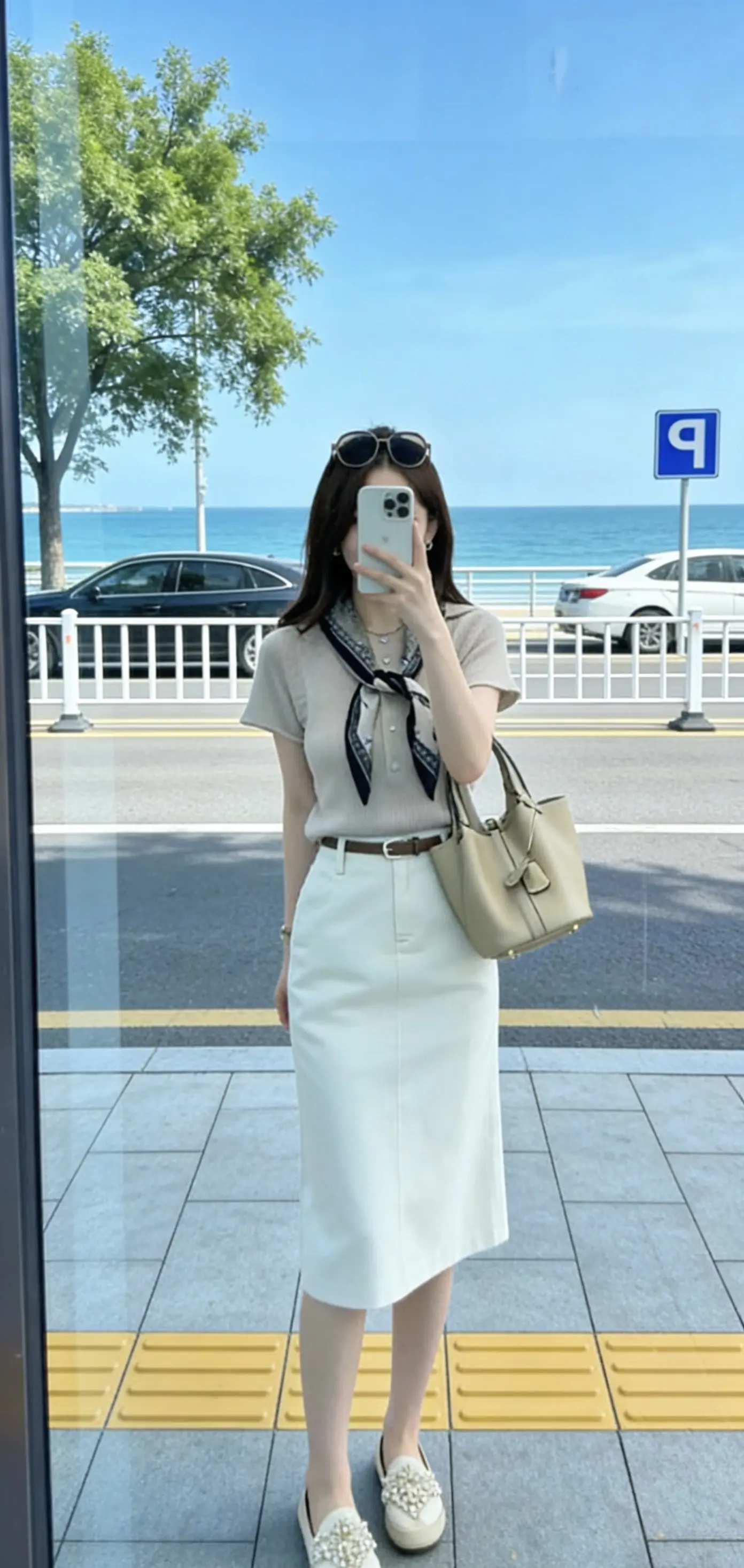 "或许是我们低估了时间的善变           才让原本浓烈的东西翻...