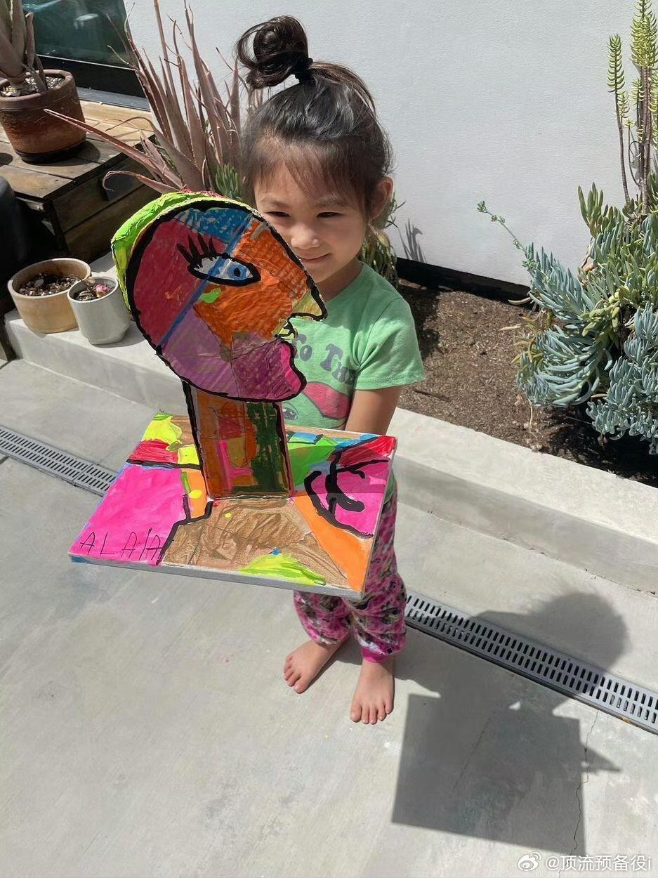 陈冠希女儿颜值陈冠希居然有女儿了 长的还蛮可爱的 像妈妈亚裔呢 