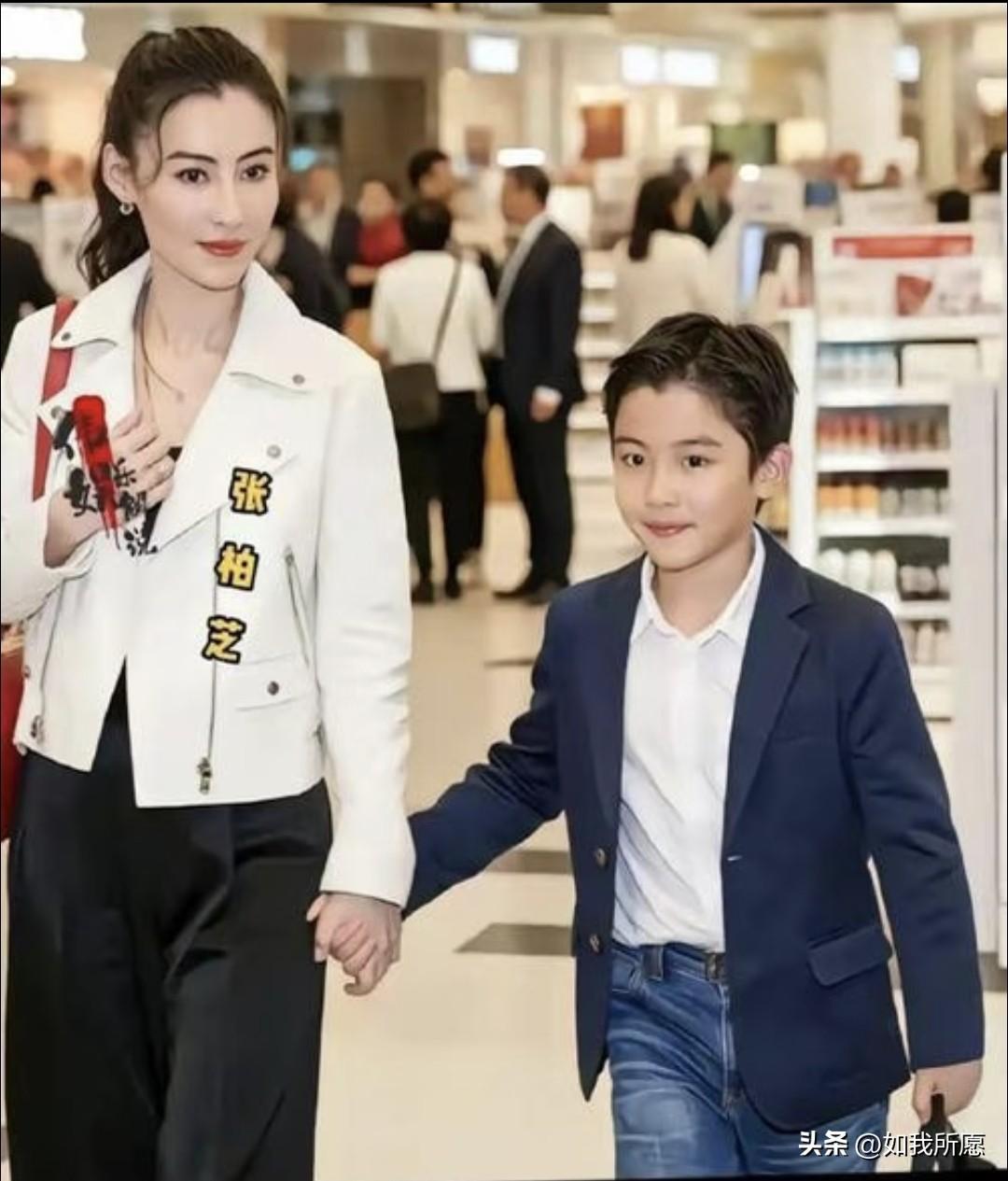 有时候不得不感叹，
基因这玩意儿，
也是会“端水”的。张柏芝家就是活生生的例子。