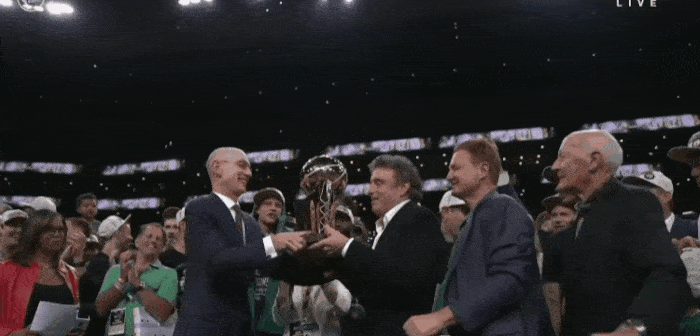 NBA赛季今天正式结束，波士顿凯尔特人队主场击败独行侠，夺得本年度NBA总冠军。