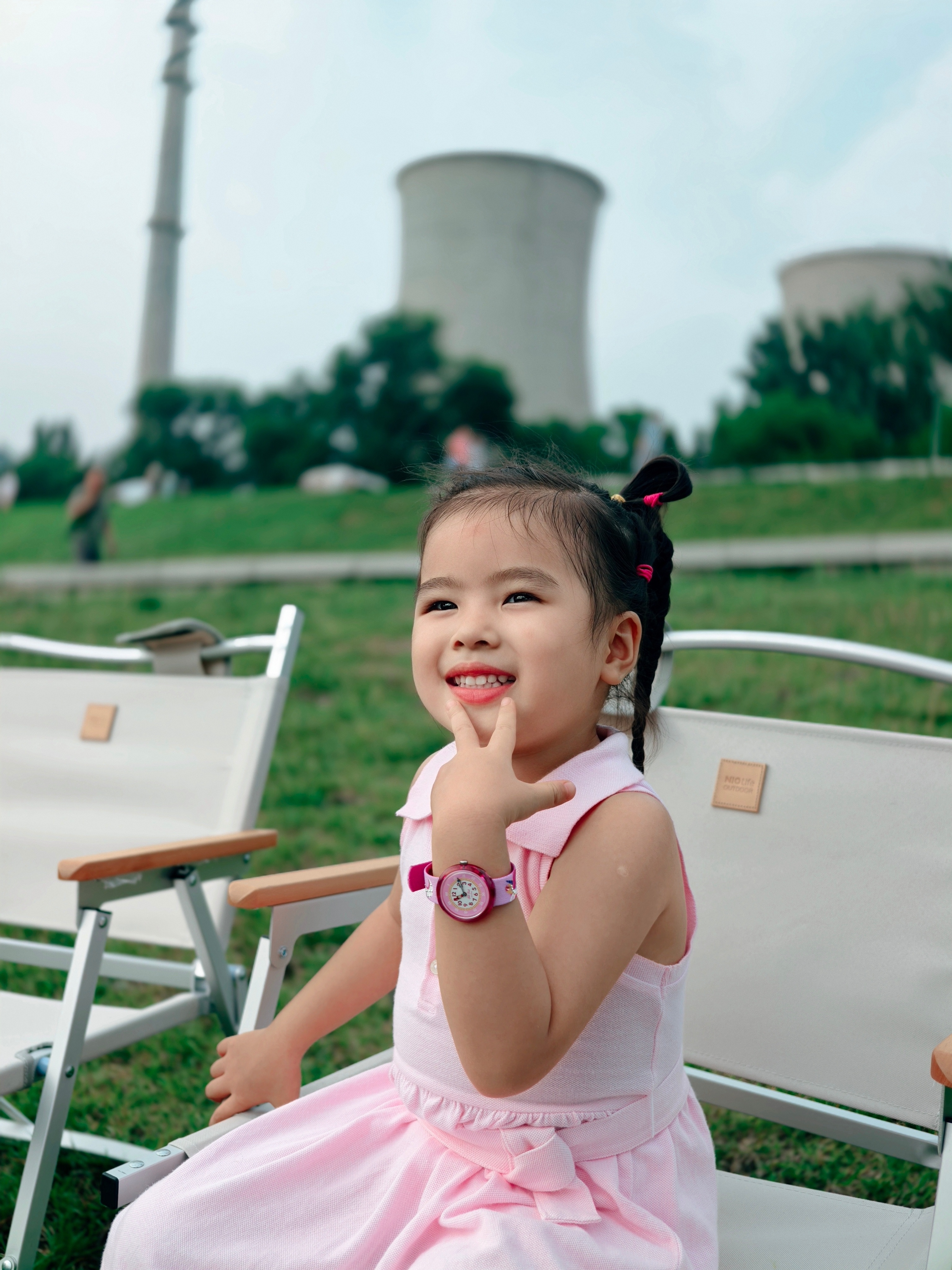女儿超爱的新手表，飞菲儿童表颜值太高女儿咩咩和兔兔有新手表啦！俩人最近对飞菲 (