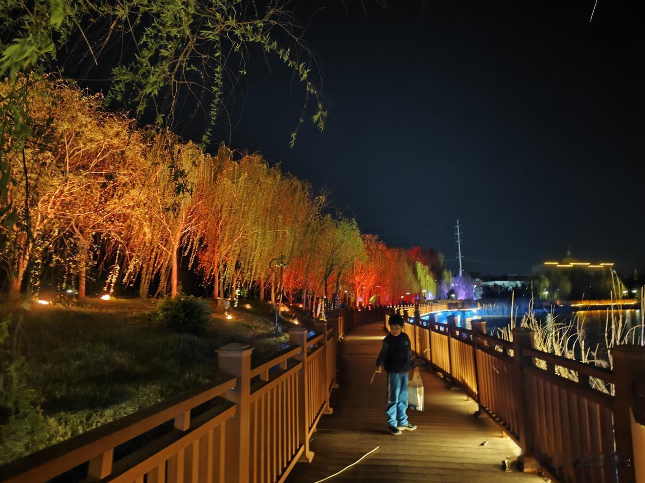 我的今日状态：😪没睡醒
我这里的天气：☀️晴天
临睡前生气的后果就是，半夜睡着