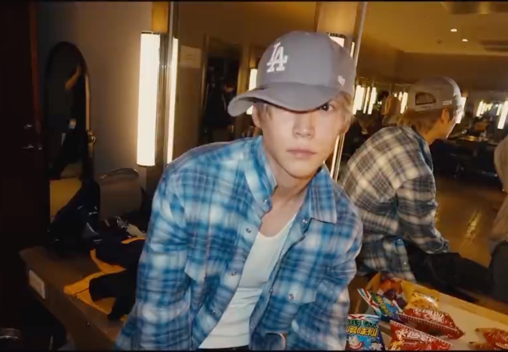 下一步就是在油管发视频然后大红的欧洲洋人teenager 