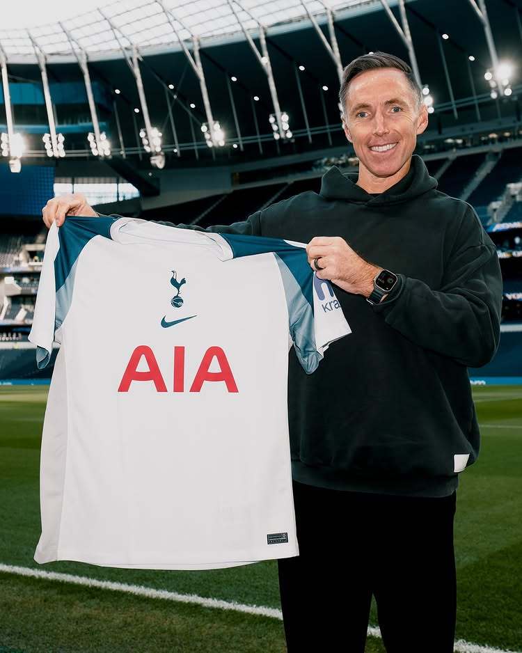 老纳在NBA欧洲赛期间探访热刺主场 🙌菲尼克斯太阳| 旭日东升 