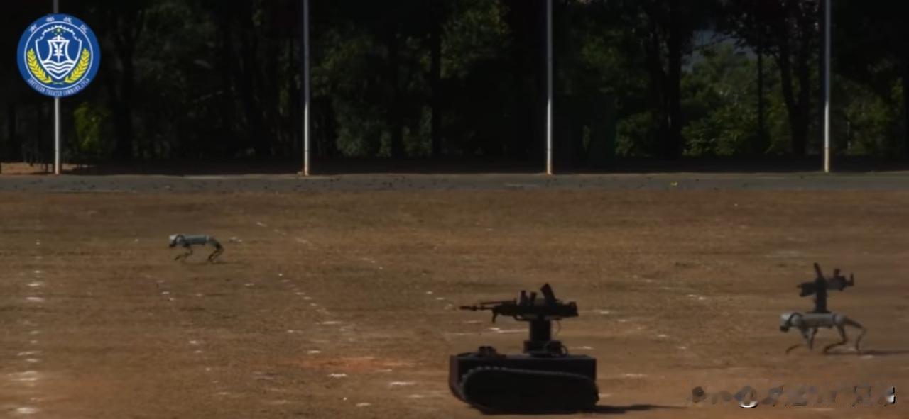 南部战区新媒体画面：解放军2026年开训，各部队不展示点无人装备上场，都感到有点